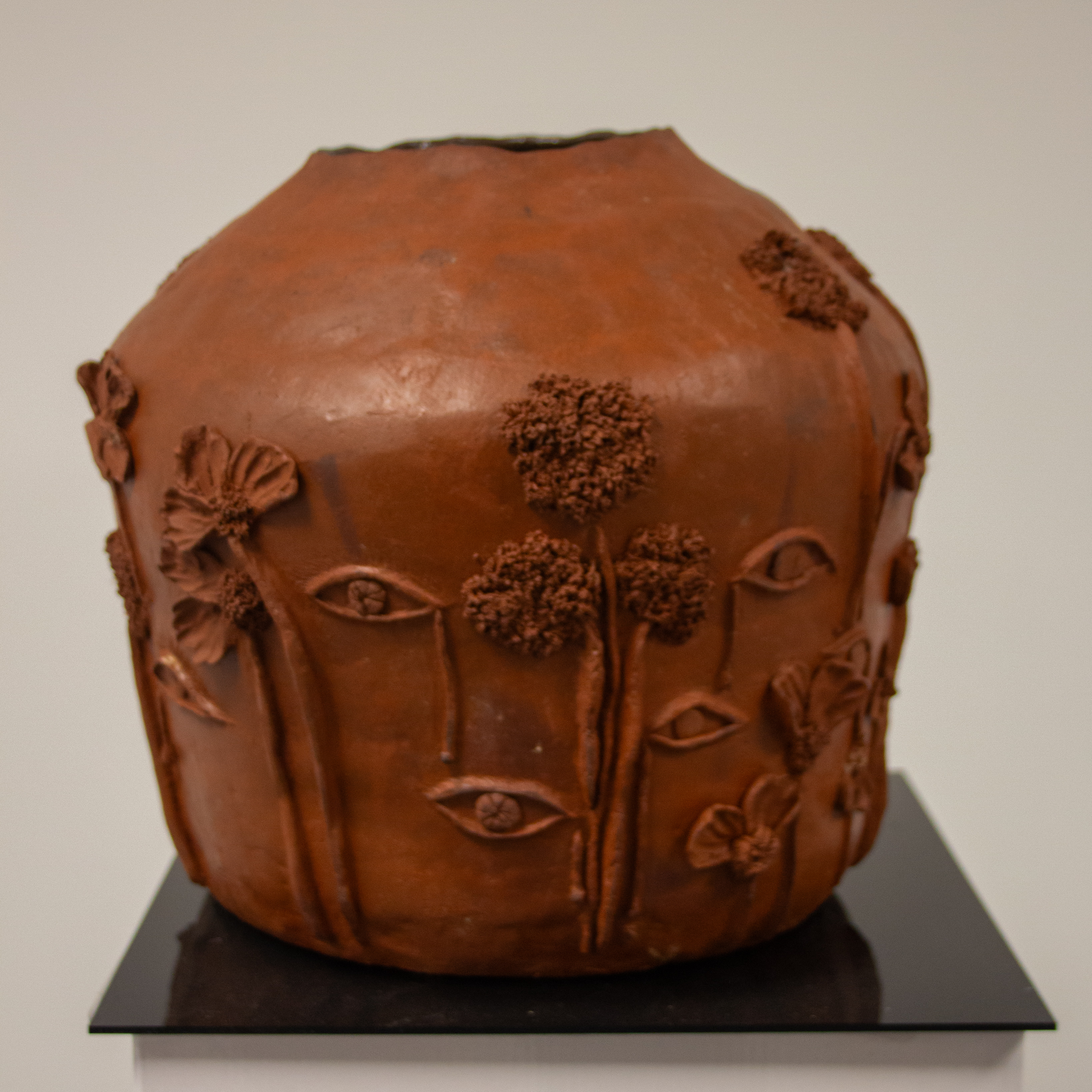 Bihotz-Lur, Tinajas collection by Maria Muruaga, main view